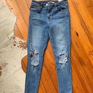 Levi’s busted knee 712 jeans